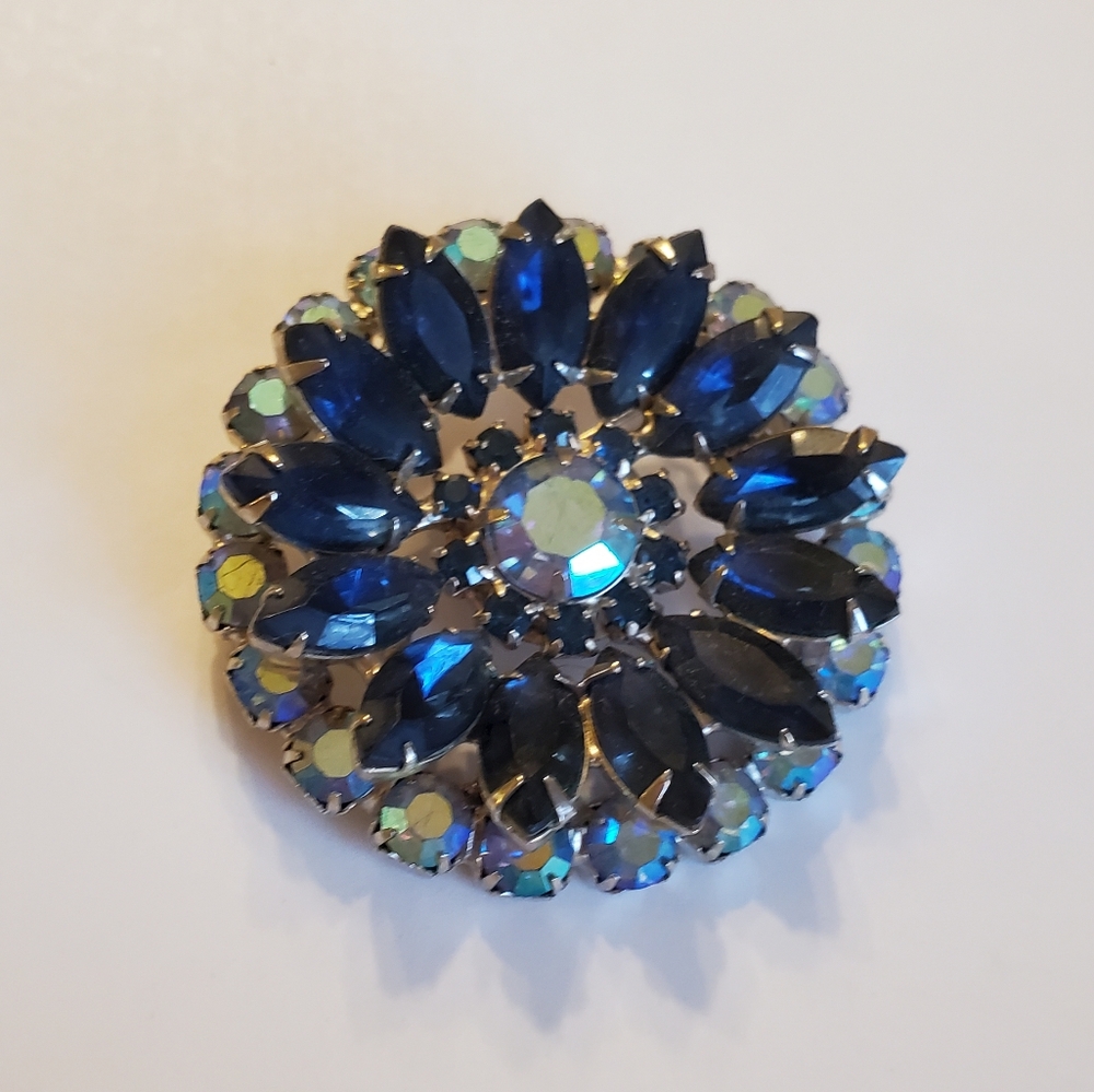 Garne Crystal Rhinestone Starburst Brooch - Picture 8 of 17